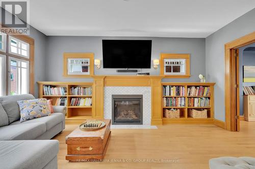 50 Willard Street, Ottawa, ON - Indoor Photo Showing Living Room With Fireplace