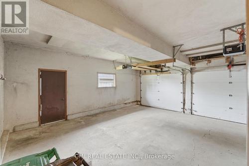 6 John Place, Waterloo, ON - Indoor Photo Showing Garage