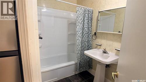 605 2Nd Street, Estevan, SK - Indoor Photo Showing Bathroom