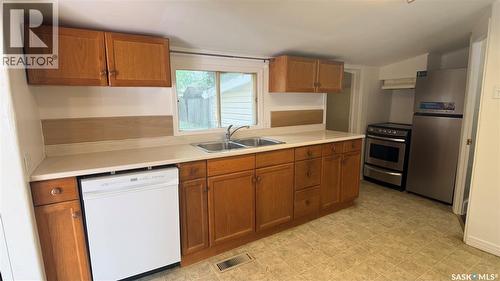 605 2Nd Street, Estevan, SK - Indoor Photo Showing Kitchen With Double Sink