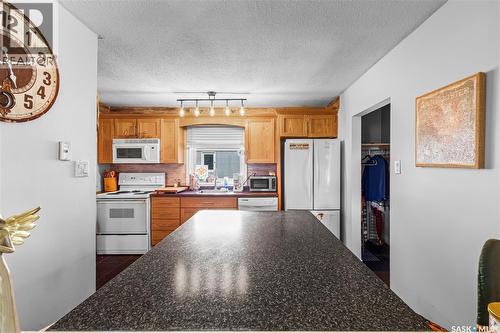 931 4Th Street E, Prince Albert, SK - Indoor Photo Showing Kitchen