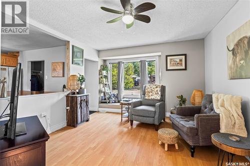 931 4Th Street E, Prince Albert, SK - Indoor Photo Showing Living Room