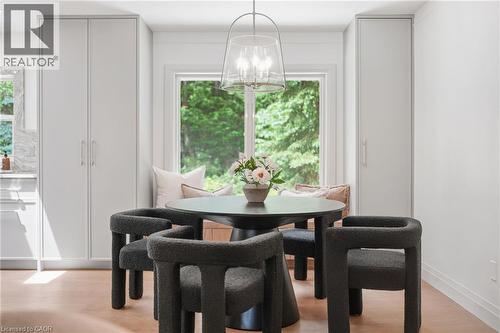 571 Leonard Court, Burlington, ON - Indoor Photo Showing Dining Room