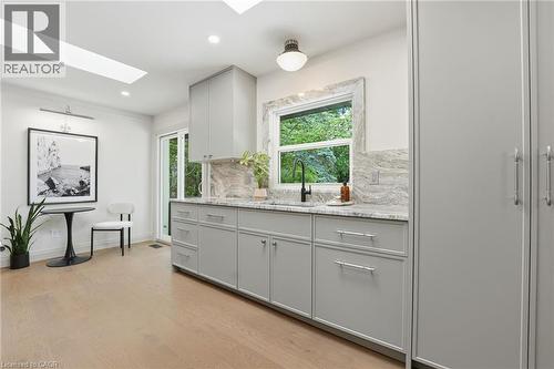 571 Leonard Court, Burlington, ON - Indoor
