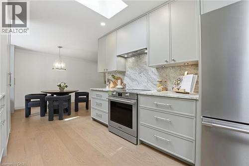 571 Leonard Court, Burlington, ON - Indoor Photo Showing Kitchen With Upgraded Kitchen