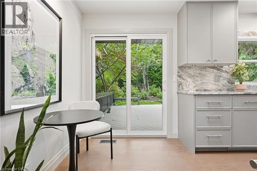 571 Leonard Court, Burlington, ON - Indoor Photo Showing Other Room