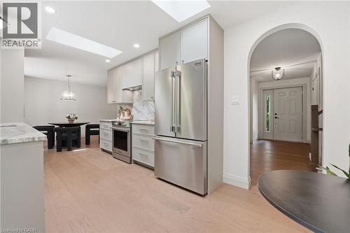 571 Leonard Court, Burlington, ON - Indoor Photo Showing Kitchen With Upgraded Kitchen