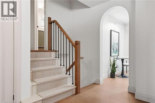 571 Leonard Court, Burlington, ON - Indoor Photo Showing Other Room