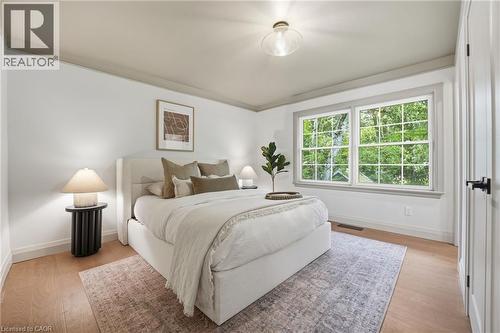571 Leonard Court, Burlington, ON - Indoor Photo Showing Bedroom