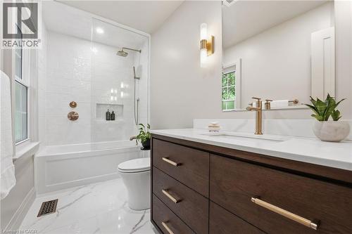 571 Leonard Court, Burlington, ON - Indoor Photo Showing Bathroom