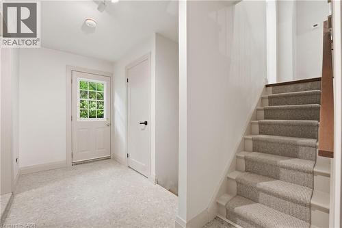571 Leonard Court, Burlington, ON - Indoor Photo Showing Other Room