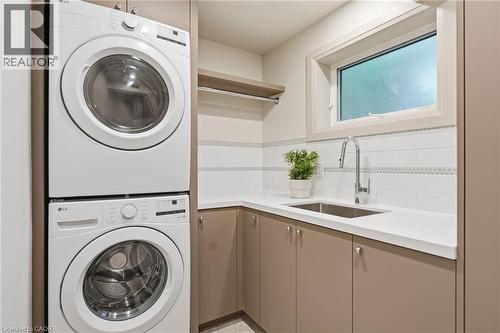 571 Leonard Court, Burlington, ON - Indoor Photo Showing Laundry Room