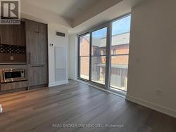 218 - 5 LAKEVIEW AVENUE Toronto, ON M6J 3B2