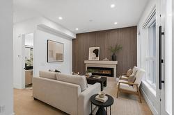 1 12873 MARINE DRIVE  Surrey, BC V4A 1C8