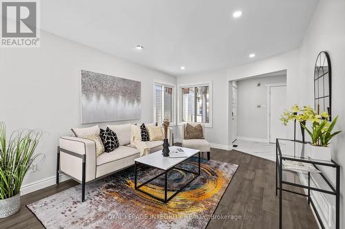 83 Saddle Crescent, Ottawa, ON - Indoor Photo Showing Living Room