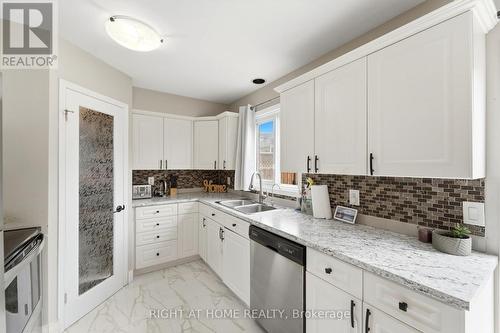 65 Wellington South, Cambridge, ON - Indoor Photo Showing Kitchen With Double Sink
