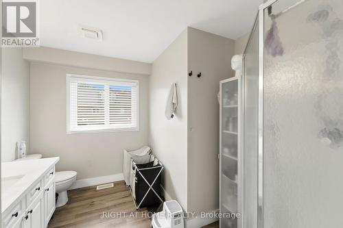 65 Wellington South, Cambridge, ON - Indoor Photo Showing Bathroom