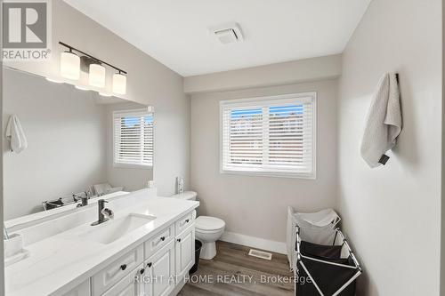 65 Wellington South, Cambridge, ON - Indoor Photo Showing Bathroom
