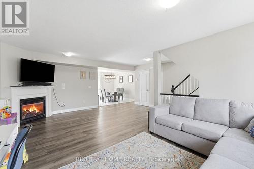 65 Wellington South, Cambridge, ON - Indoor Photo Showing Living Room With Fireplace