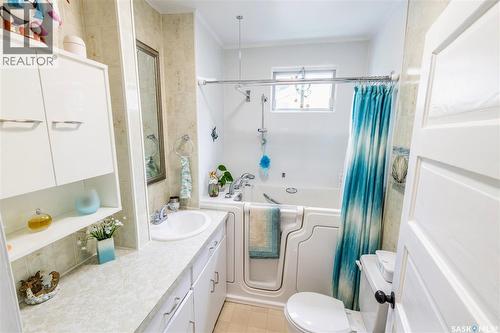 405 Saskatchewan Street, Central Butte, SK - Indoor Photo Showing Bathroom