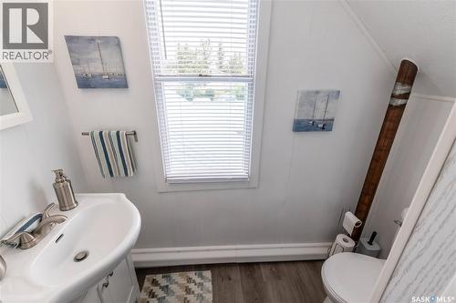 405 Saskatchewan Street, Central Butte, SK - Indoor Photo Showing Bathroom