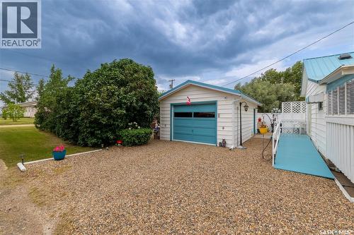 405 Saskatchewan Street, Central Butte, SK - Outdoor