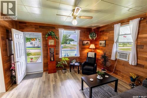 405 Saskatchewan Street, Central Butte, SK - Indoor