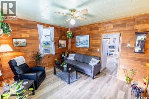405 Saskatchewan Street, Central Butte, SK - Indoor Photo Showing Living Room