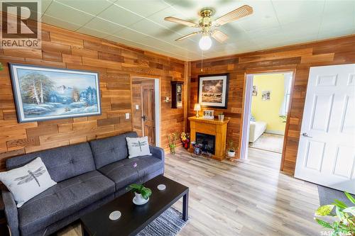 405 Saskatchewan Street, Central Butte, SK - Indoor Photo Showing Living Room