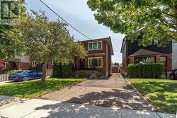 121 LAKE CRESCENT Toronto, ON M8V 1W2
