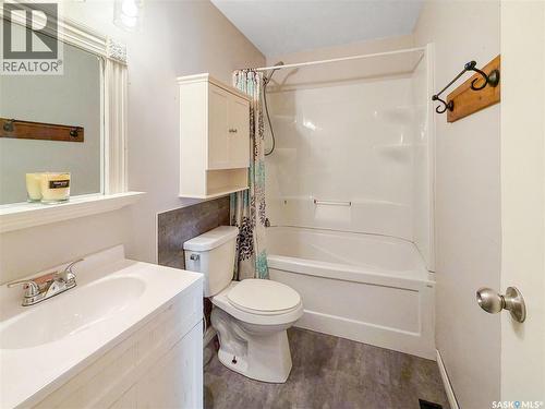 1982 13Th Street W, Prince Albert, SK - Indoor Photo Showing Bathroom