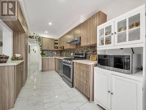 5244 Cinnamon Road, Mississauga, ON - Indoor Photo Showing Kitchen