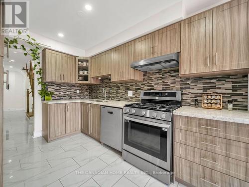 5244 Cinnamon Road, Mississauga, ON - Indoor Photo Showing Kitchen With Upgraded Kitchen
