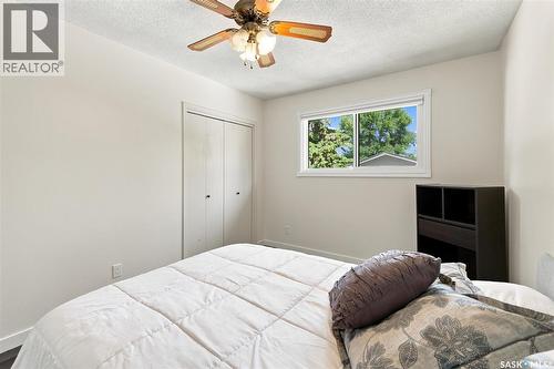 1009 East Centre, Saskatoon, SK - Indoor Photo Showing Bedroom