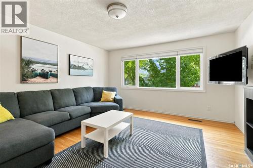1009 East Centre, Saskatoon, SK - Indoor Photo Showing Living Room