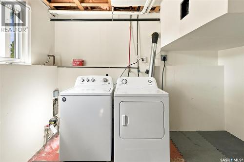 1009 East Centre, Saskatoon, SK - Indoor Photo Showing Laundry Room