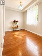 Bright dinig area with a open-concept layout, perfect for family meals and entertaining guests - 