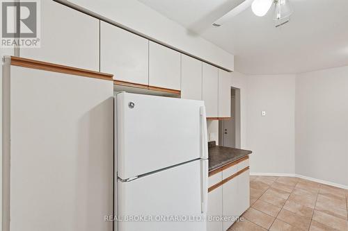 1 - 435 Kingscourt Drive, Waterloo, ON - Indoor Photo Showing Kitchen