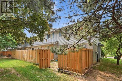 1 - 435 Kingscourt Drive, Waterloo, ON - Outdoor