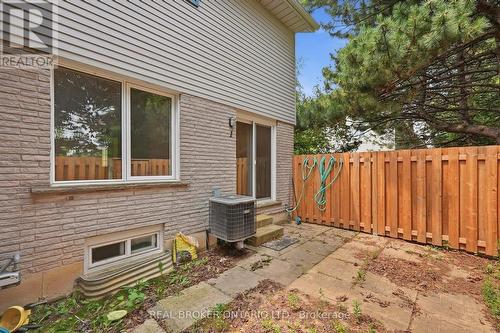 1 - 435 Kingscourt Drive, Waterloo, ON - Outdoor