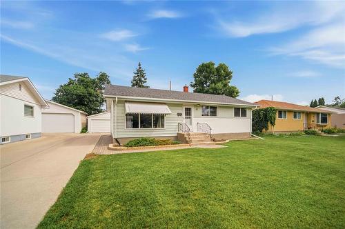 40 Echo Bay, Winnipeg, MB - Outdoor With Facade
