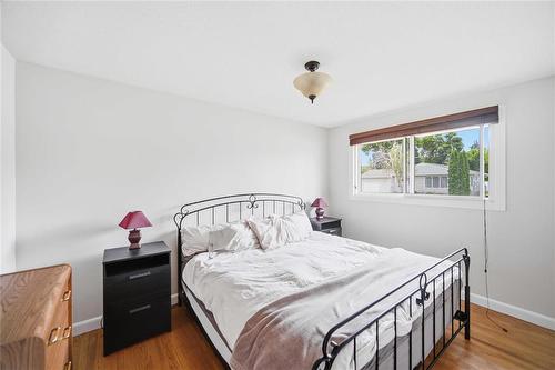 40 Echo Bay, Winnipeg, MB - Indoor Photo Showing Bedroom