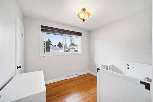 40 Echo Bay, Winnipeg, MB - Indoor Photo Showing Other Room