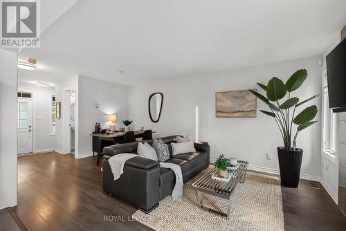 90 Buffalograss Crescent, Ottawa, ON - Indoor Photo Showing Living Room