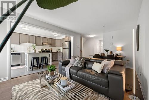 90 Buffalograss Crescent, Ottawa, ON - Indoor Photo Showing Living Room