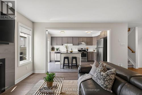 90 Buffalograss Crescent, Ottawa, ON - Indoor Photo Showing Living Room
