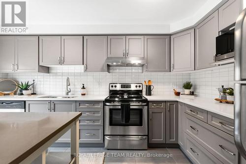 90 Buffalograss Crescent, Ottawa, ON - Indoor Photo Showing Kitchen With Upgraded Kitchen