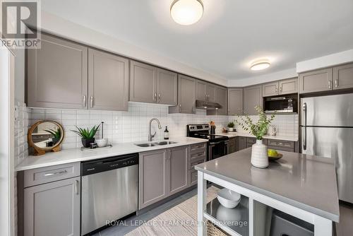 90 Buffalograss Crescent, Ottawa, ON - Indoor Photo Showing Kitchen With Double Sink With Upgraded Kitchen