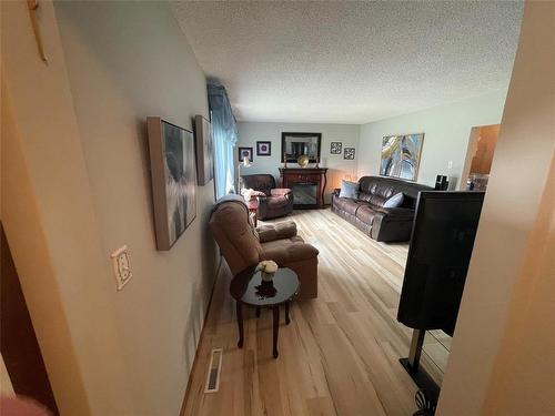 108 Allan Street, Oakburn, MB - Indoor