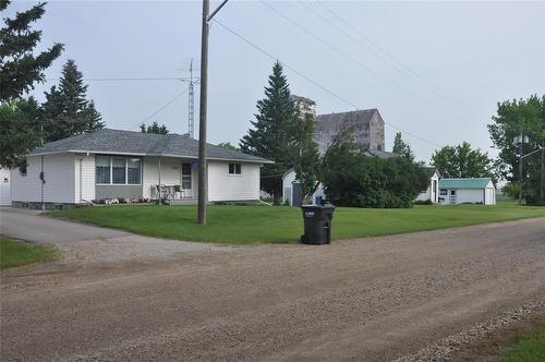 108 Allan Street, Oakburn, MB - Outdoor